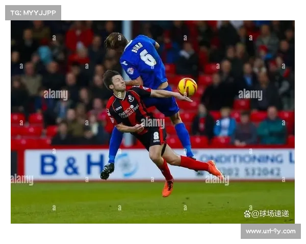 伯恩茅斯球迷高歌助威，伊劳拉场边激情指挥